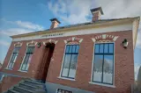 Een schuine maar iets meer uitgezoomde fotoshot van het ‘Edsersheerd’ gebouw